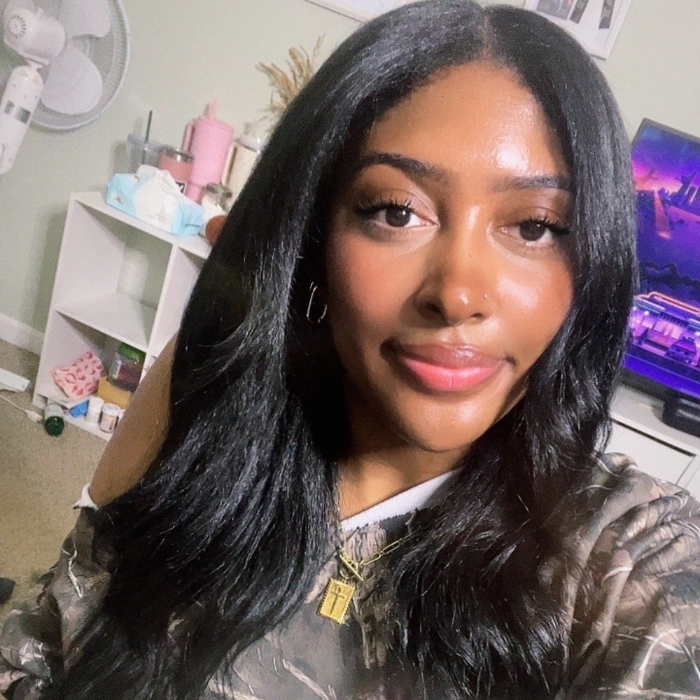Meet your Posher, Xiomara
